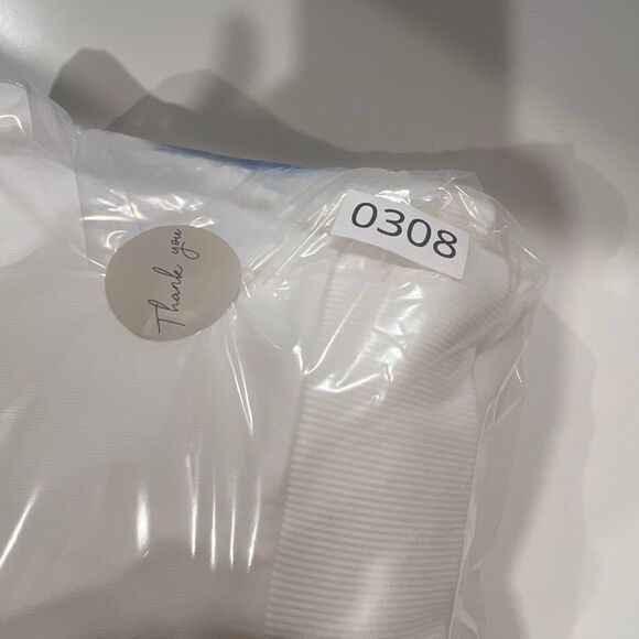 This is a Columbia Hart Mountain II Crew sweatshirt in white or cream with a mul - Picture 11 of 11